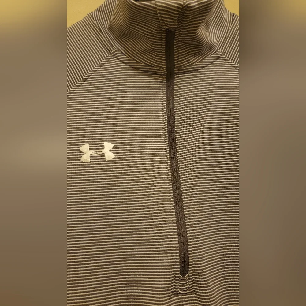 Under Armour top - Picture 3 of 5